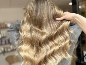 Lire la suite à propos de l’article Quelle nuance de blond choisir pour les beaux jours ?