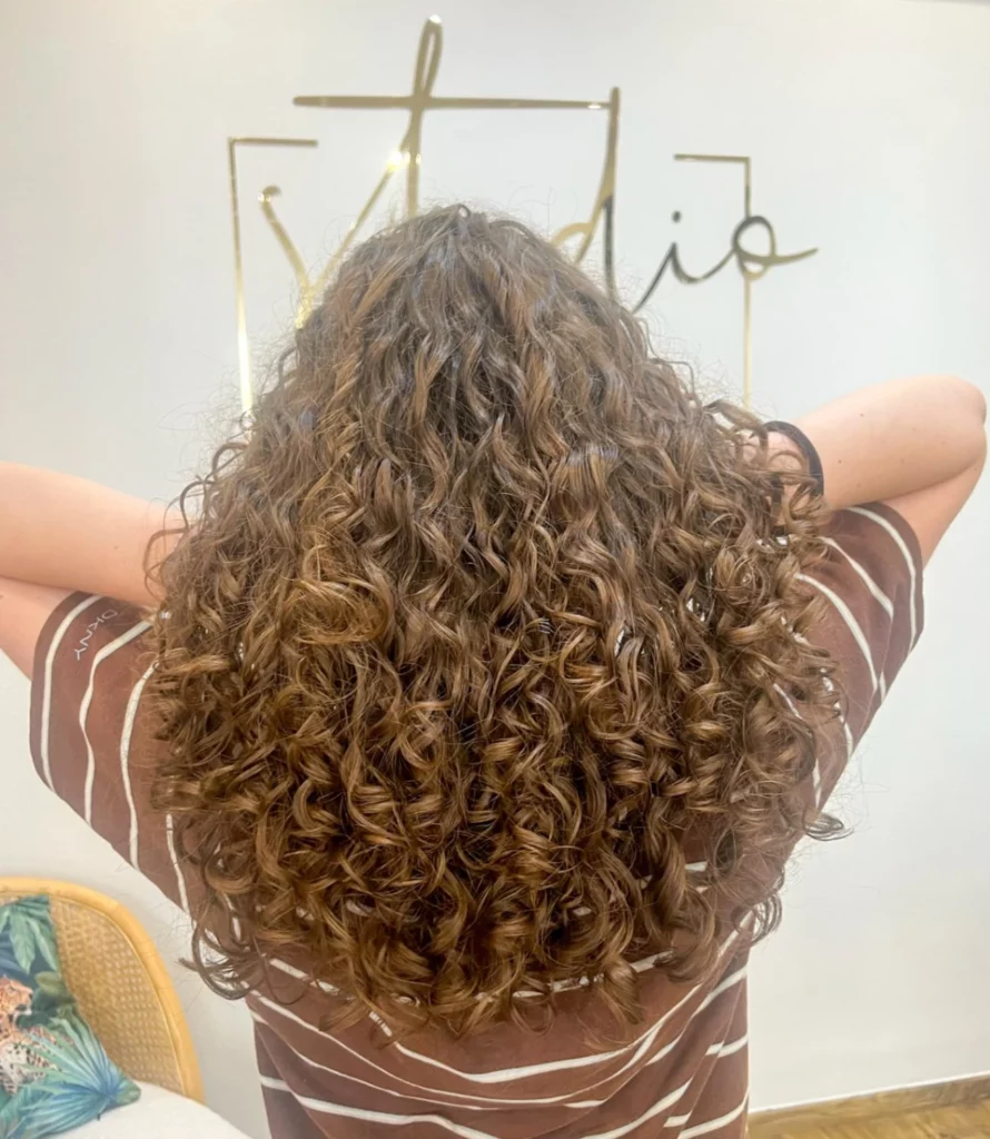 Entretien cheveux bouclés frisés texturés