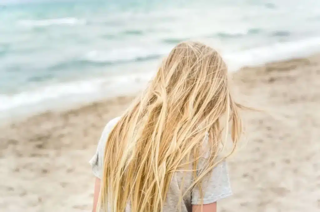 protéger cheveux enfants l'été