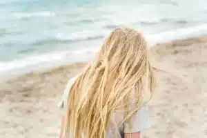 Lire la suite à propos de l’article Les cheveux de mes enfants cet été : les bons réflexes