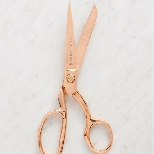 ciseaux pour les coupes femmes prestations coiffeur yvelines